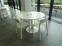 4x tafel + stoelen - afbeelding 2 van  5