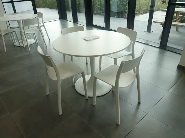 4x tafel + stoelen - afbeelding 3 van  5
