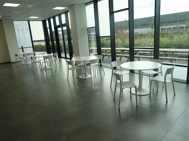 4x tafel + stoelen - afbeelding 5 van  5