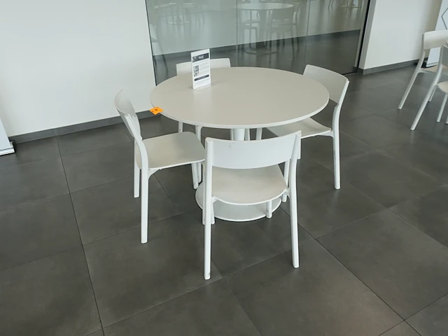 4x tafel + stoelen - afbeelding 2 van  5