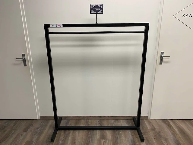 4x zwart metalen kledingrek afmeting 150x125x50cm (hxbxd) - afbeelding 1 van  1