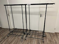 4x zwart verrijdbaar metalen kledingrek afmeting 162x133x46cm (hxbxd) - afbeelding 1 van  3