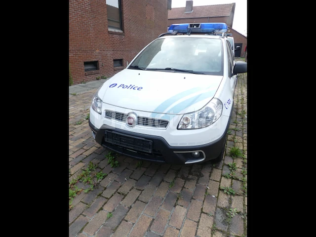 4x4 auto fiat sedici (2011-92.634 km-vin:tsmfyb21s00608157) - afbeelding 26 van  31