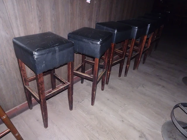 5 + 8x houten barstoel - afbeelding 2 van  3