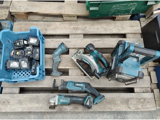 5 accu gereedschappen makita - afbeelding 1 van  3