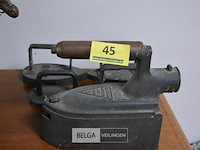 5 antieke strijkijzers - afbeelding 1 van  3