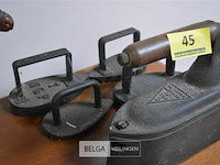 5 antieke strijkijzers - afbeelding 2 van  3