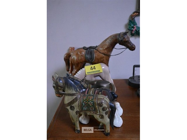 5 beeldjes van paarden - afbeelding 1 van  5