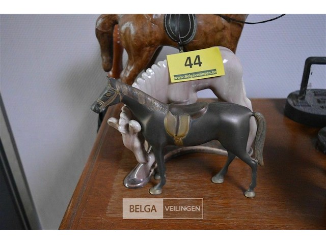 5 beeldjes van paarden - afbeelding 4 van  5