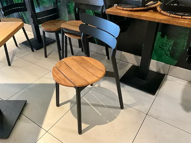 5 bistrotafels satelliet, compleet met 16 dito bijzetstoelen - afbeelding 3 van  6