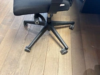 5 bureaus, 3 bureaustoelen en 2 kastjes - afbeelding 10 van  10