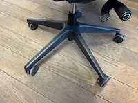 5 bureaus, stoelen en kastjes - afbeelding 4 van  13