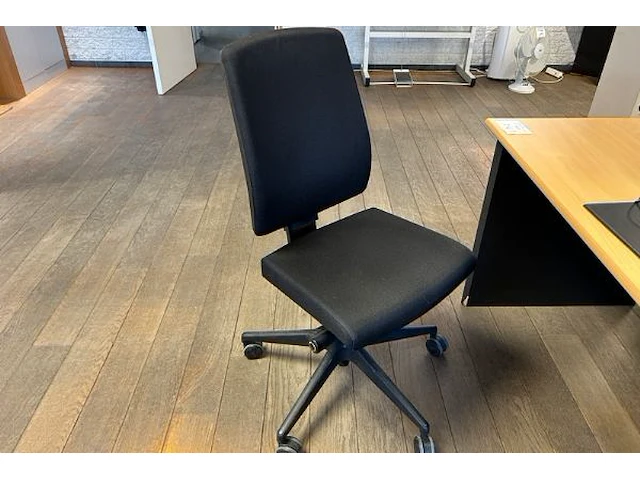 5 bureaus, stoelen en kastjes - afbeelding 5 van  13