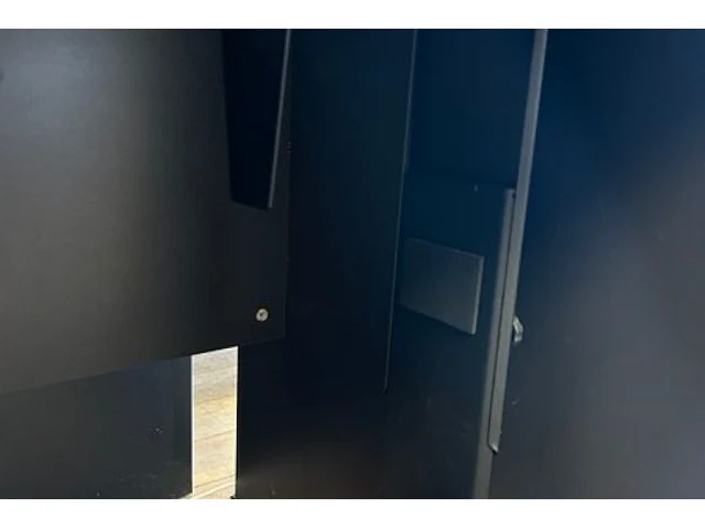 5 bureaus, stoelen en kastjes - afbeelding 9 van  13