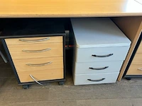 5 bureaus, stoelen en kastjes - afbeelding 10 van  13