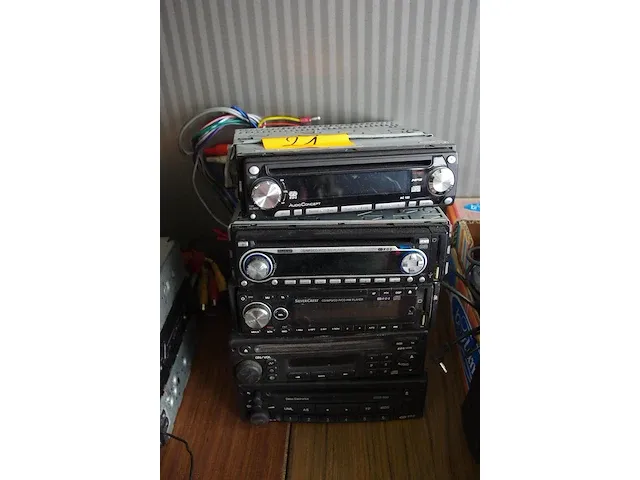 5 diverse autoradio's - afbeelding 1 van  1