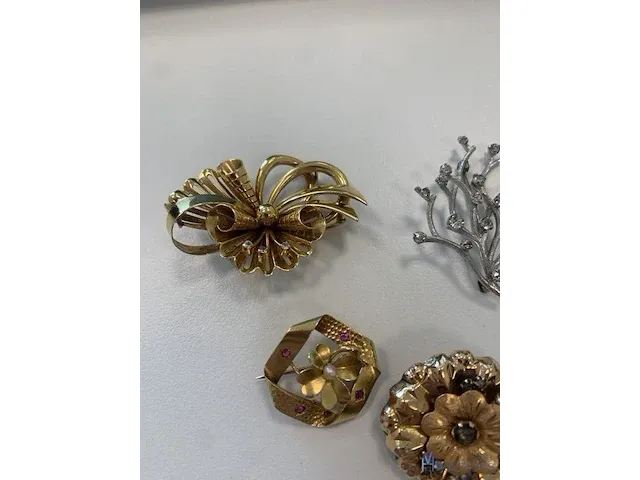 5 diverse broches compleet met accessoire - afbeelding 2 van  12