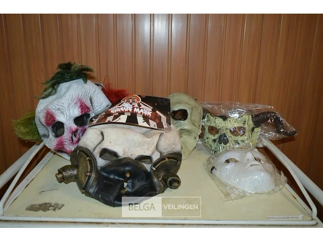 5 diverse halloween maskers - afbeelding 1 van  4