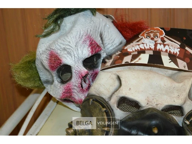 5 diverse halloween maskers - afbeelding 2 van  4