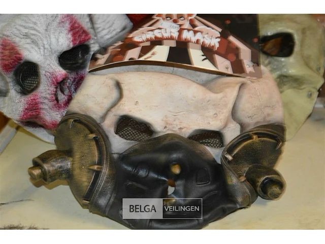 5 diverse halloween maskers - afbeelding 3 van  4