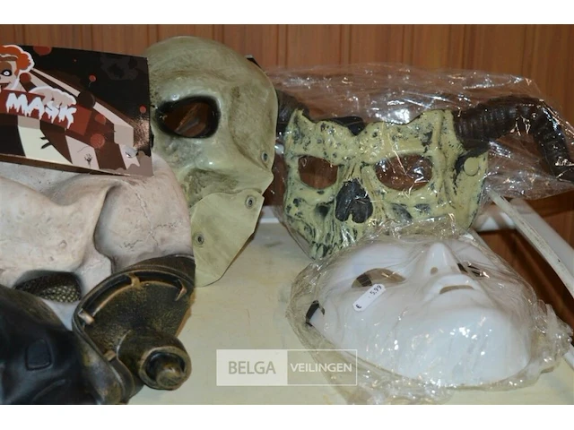 5 diverse halloween maskers - afbeelding 4 van  4