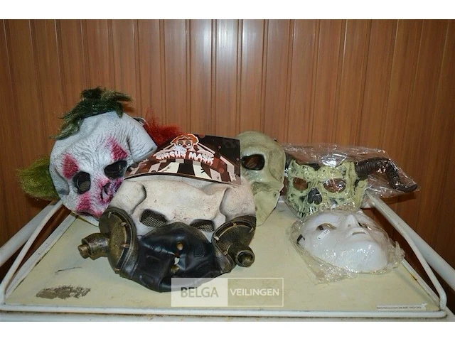 5 diverse halloween maskers - afbeelding 1 van  4
