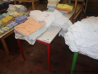 5 diverse houten tafels - afbeelding 1 van  2