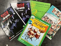 5 diverse partituurboeken voor drums en percussie - afbeelding 1 van  10