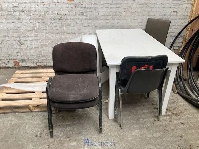5 diverse stoelen - afbeelding 1 van  5