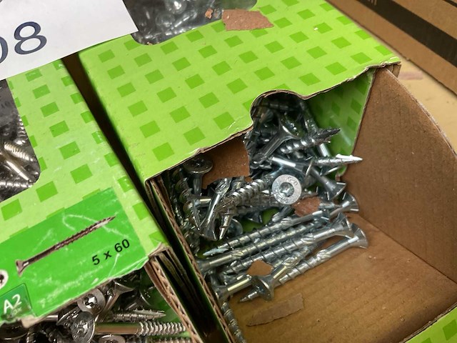 5 dozen spaanplaatschroeven; nagelpluggen - afbeelding 6 van  8