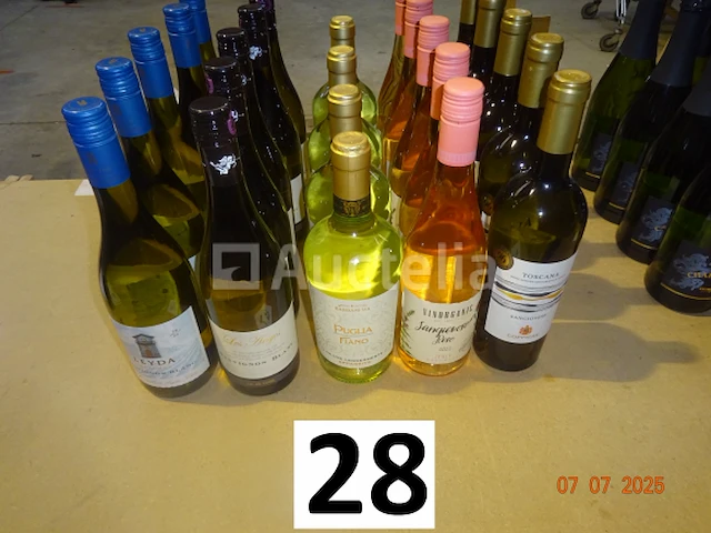 5 flessen sangiovesse witte wijn, 5 flessen sangiovesse rosé wijn, 5 flessen sauvignon witte wijn "les anges", 5 flessen leyda sauvignon reserve witte wijn - afbeelding 1 van  2
