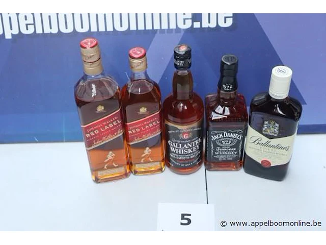 5 flessen whisky - afbeelding 1 van  1