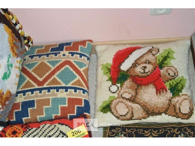 ±5 geborduurde sierkussens - afbeelding 2 van  3