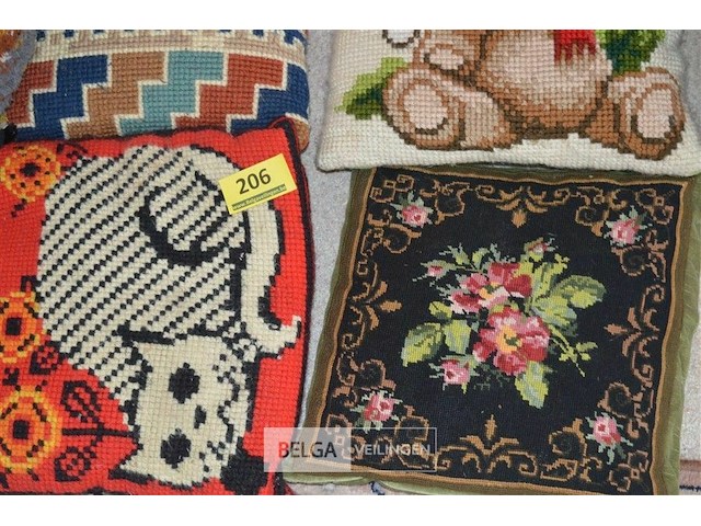 ±5 geborduurde sierkussens - afbeelding 3 van  3