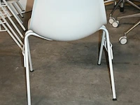 5 grijze vitra stapelstoelen kuipvorm - afbeelding 4 van  6