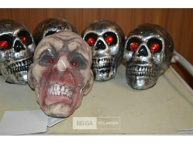 5 halloween skulls - afbeelding 3 van  3