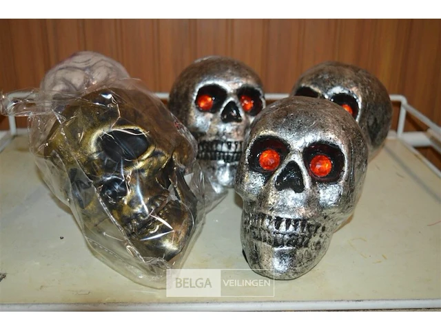 5 halloween skulls - afbeelding 1 van  5