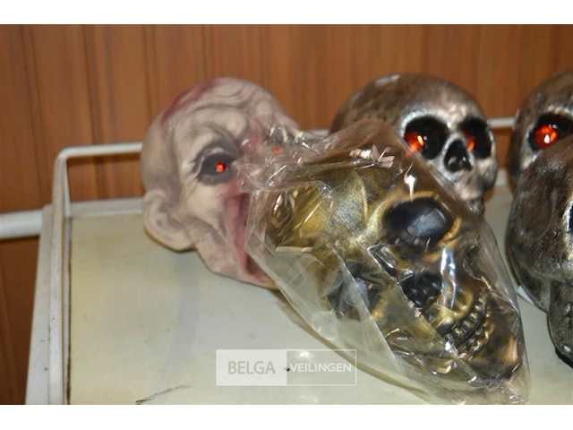 5 halloween skulls - afbeelding 4 van  5
