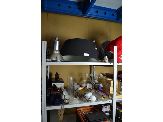 5 hanglampen, 3 plafond lampen - afbeelding 1 van  10