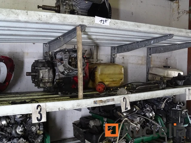 5 honda 270 cc motoren te reviseren, diverse accessoires - afbeelding 3 van  10