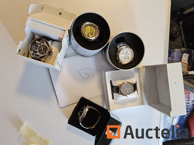5 horloges (ref6) - afbeelding 1 van  6