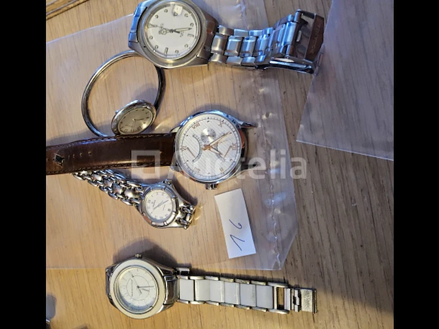 5 horloges - afbeelding 1 van  1