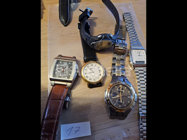 5 horloges - afbeelding 1 van  1
