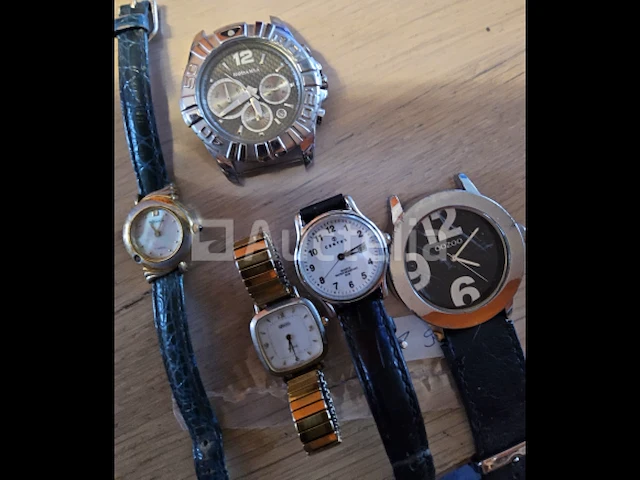 5 horloges - afbeelding 1 van  1