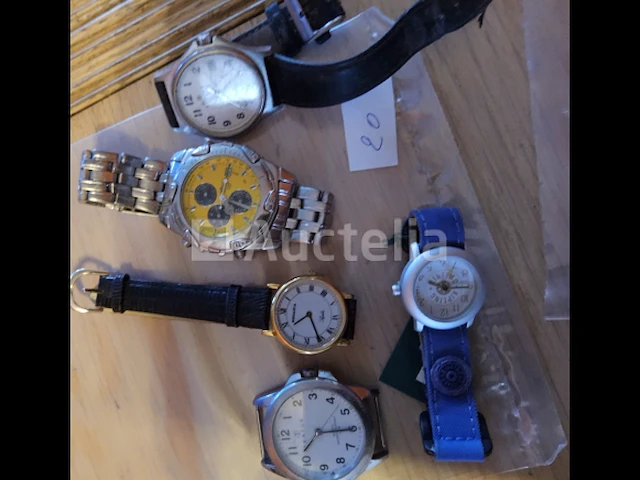 5 horloges - afbeelding 1 van  1