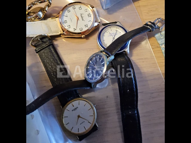 5 horloges - afbeelding 1 van  1