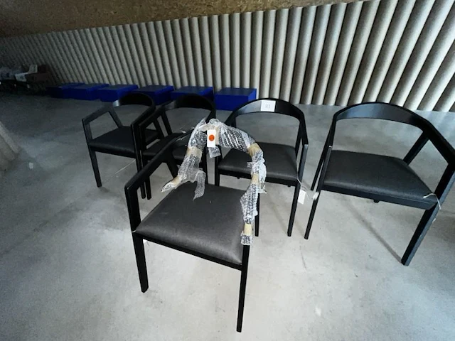 5 houten stoelen - afbeelding 1 van  5