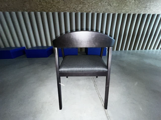 5 houten stoelen - afbeelding 4 van  5