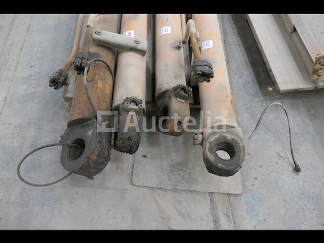 5 hydraulische cilinders voor case 1088 - afbeelding 3 van  8