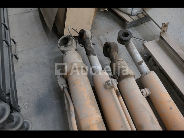 5 hydraulische cilinders voor case 1088 - afbeelding 4 van  8